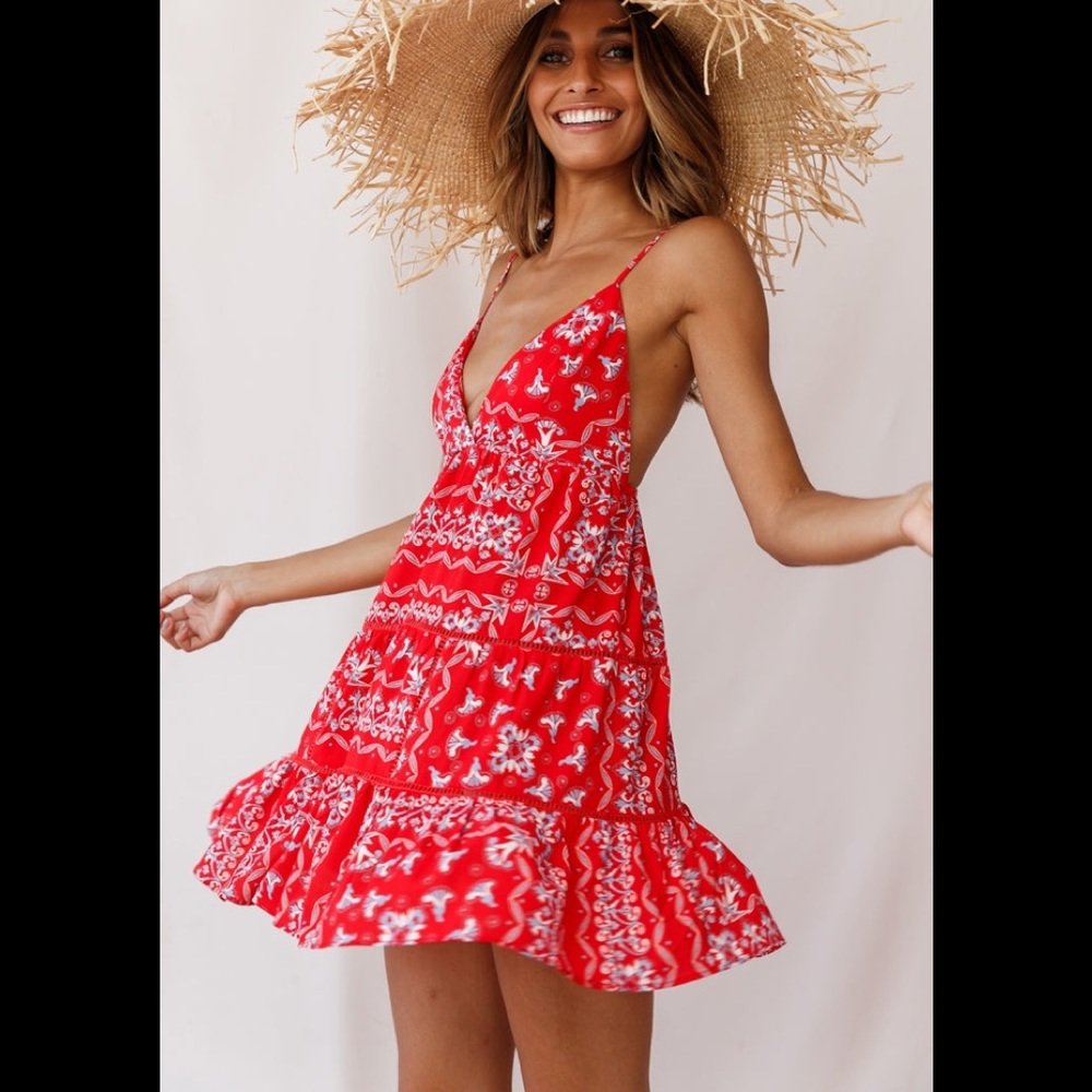 Selfie Leslie Ariya V-Neckline Frill Hem Sun Dress Red Print
